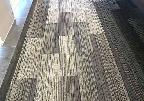 滿鋪地毯